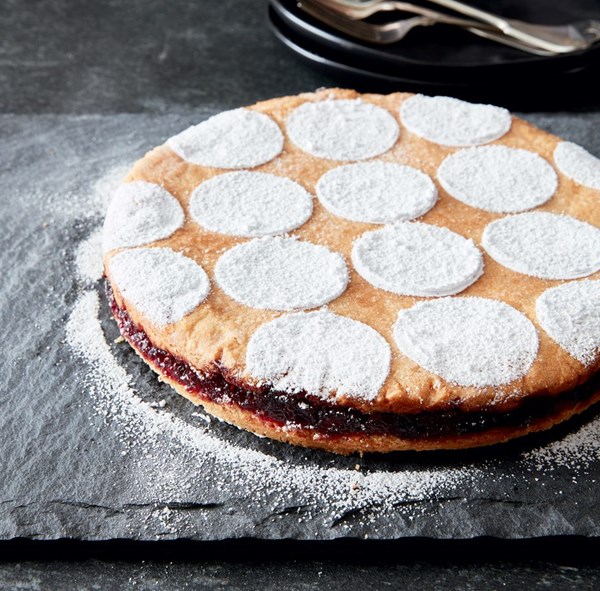 Not-just-for-Thanksgiving cranberry shortbread cake