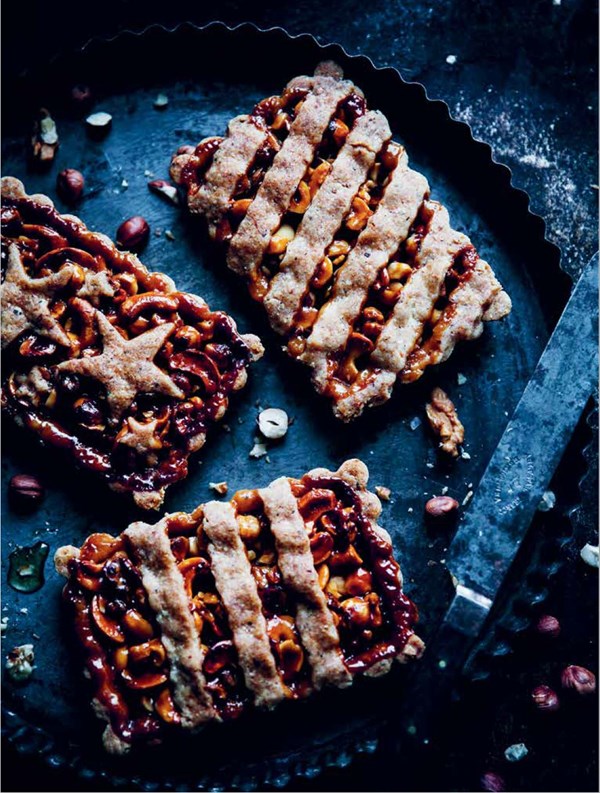 Nut and caramel pie