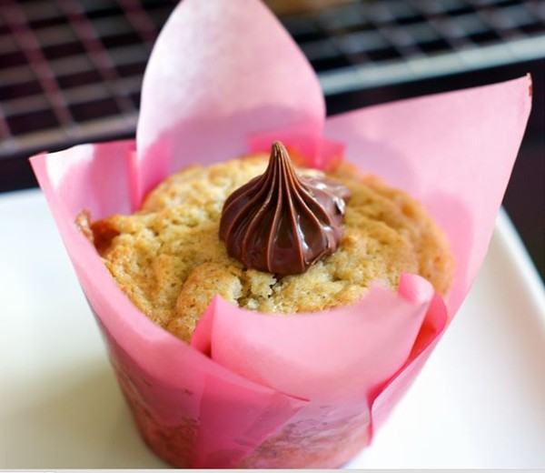 Nutella-filled banana muffins