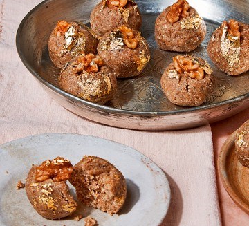 Nutty atta laddoo