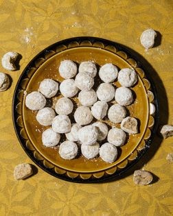 Nutty butterball cookies