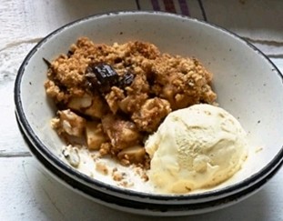 Nutty spelt apple crumble
