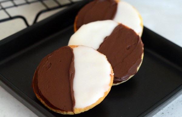 NYC bakery-style black & white cookies