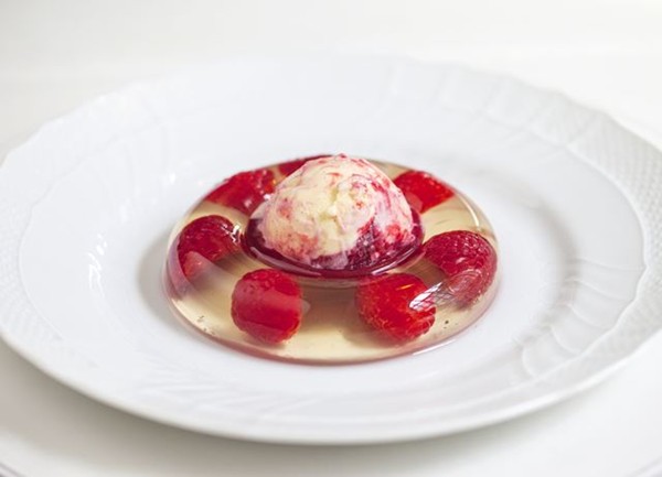 Nyetimber and raspberry jelly