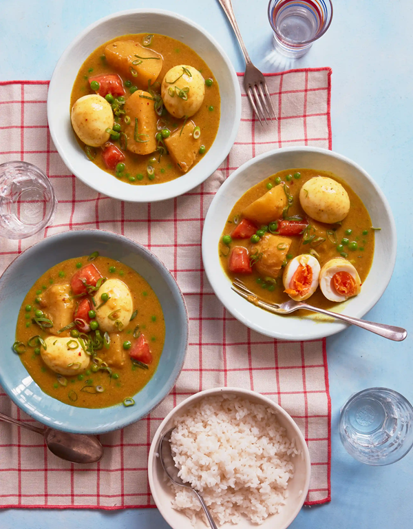 Nyona-style curry with egg, peas and potatoes