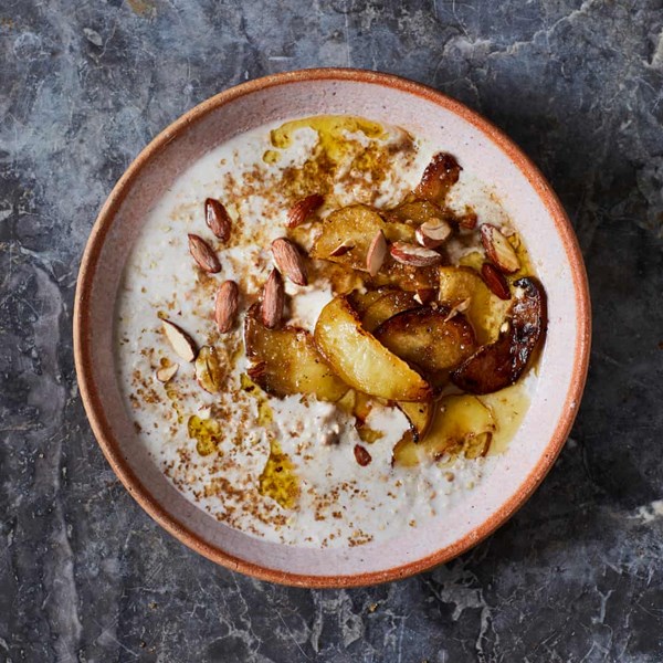 Oat and buckwheat porridge with brown butter apples