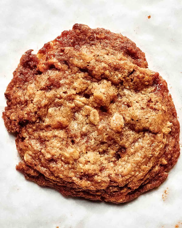 Oat and pecan brittle cookies