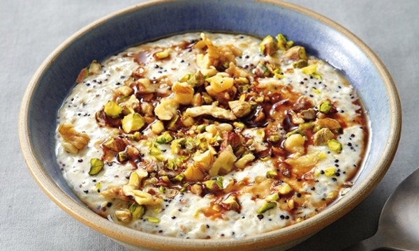 Oat and quinoa porridge with date syrup and lime