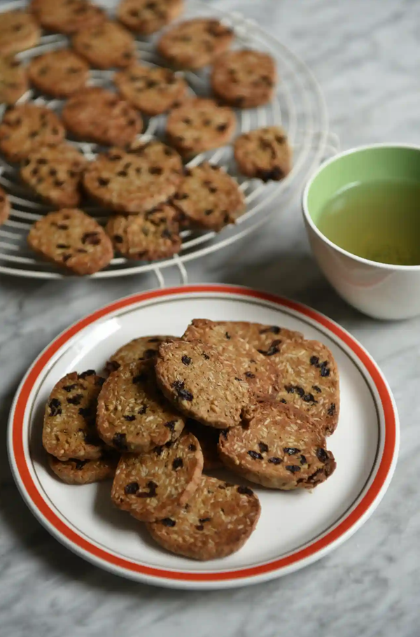 Oat and raisin biscuits