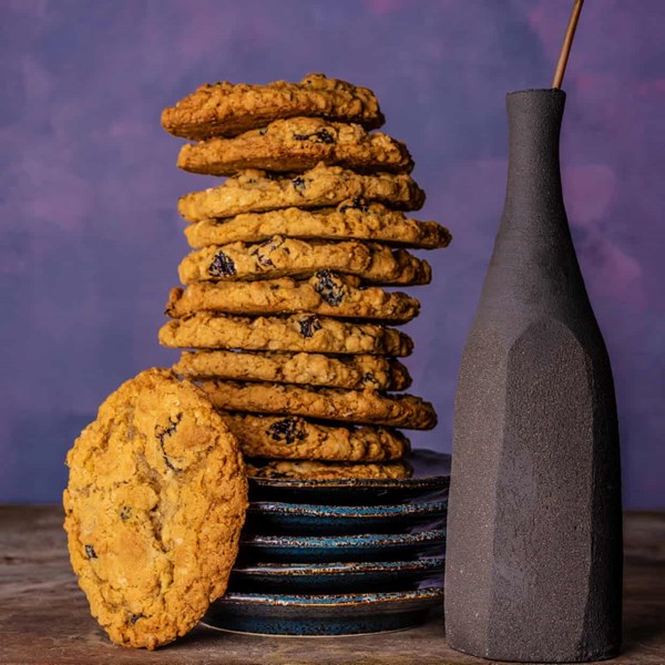 Oat and sour cherry cookies