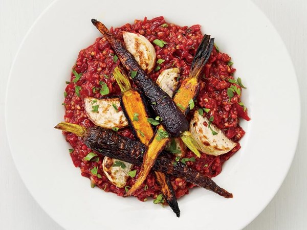 Oat-beet risotto with roasted vegetables 