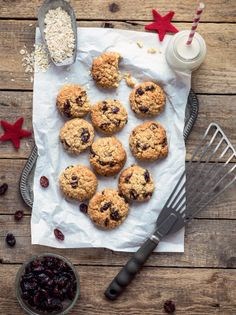 Oat cookies with cranberries and almonds