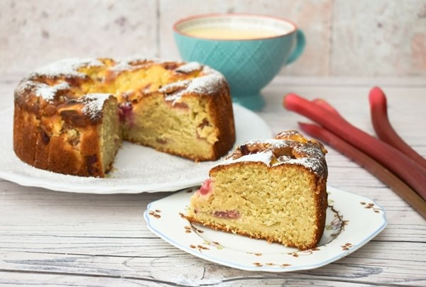 Oat flour rhubarb and custard cake