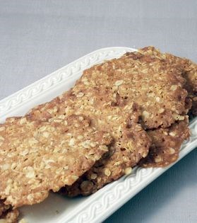 Oat lace crisps