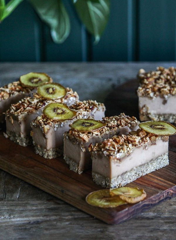Oat, piloncillo, ginger & golden kiwi slice