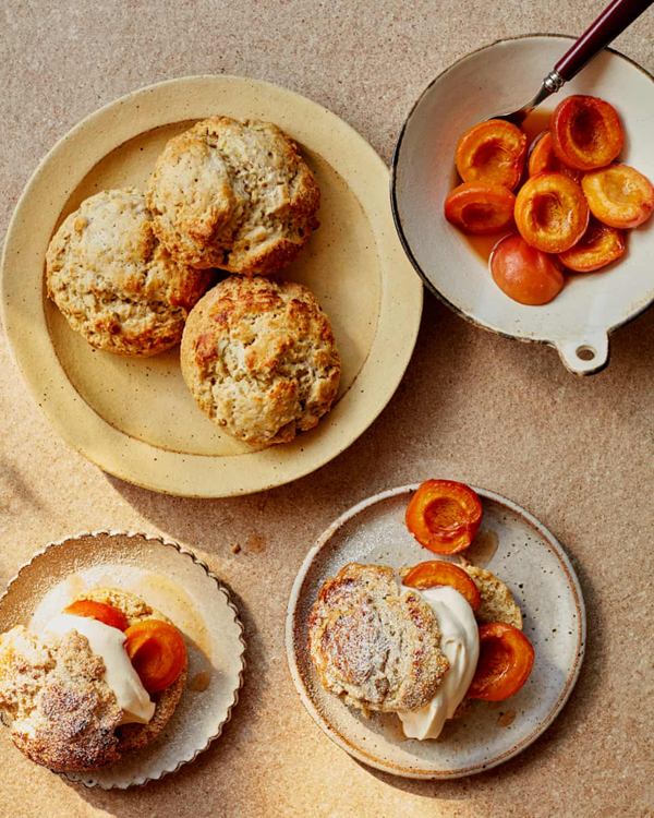Oat shortcakes with honey-roasted apricots