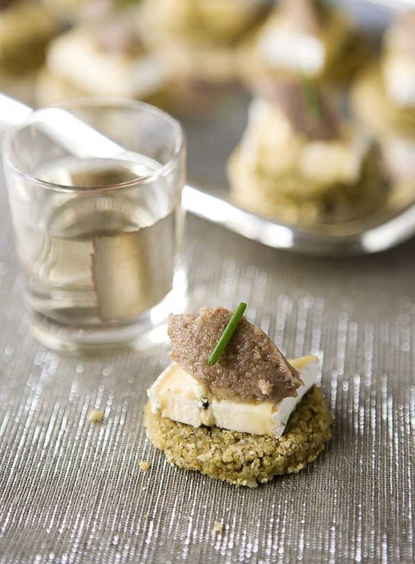 Oatcakes with truffled brie and walnut paste
