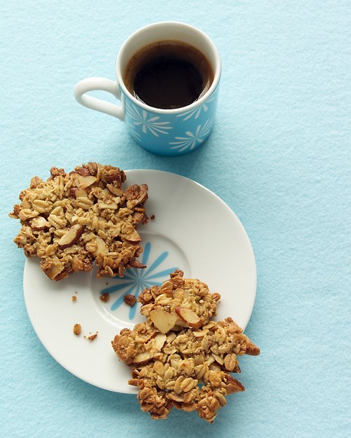 Oatmeal-almond crisps