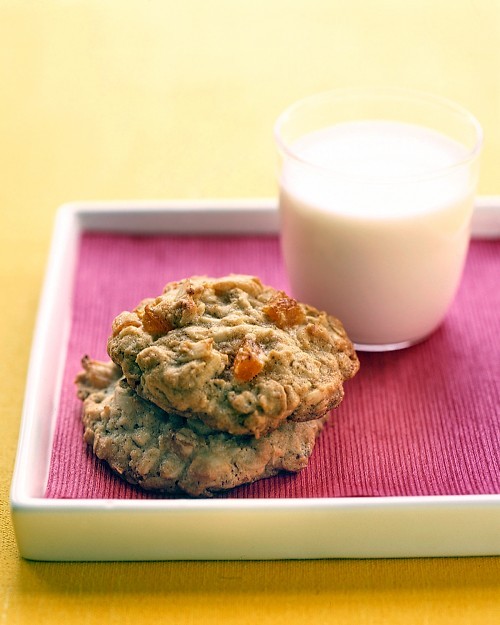 Oatmeal-apricot cookies
