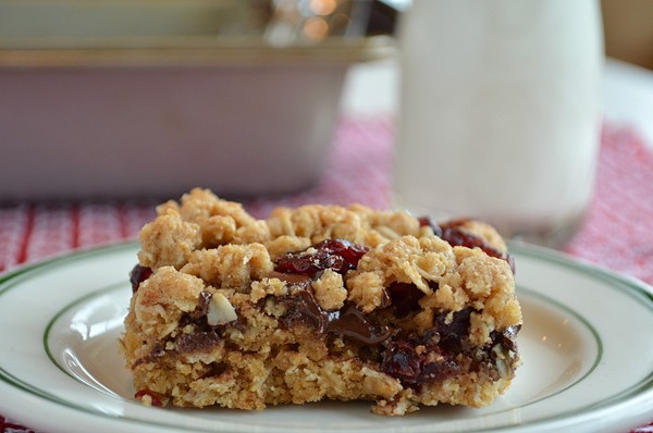 Oatmeal bars with chocolate and cranberries