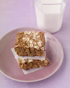 Oatmeal bars with dates and walnuts