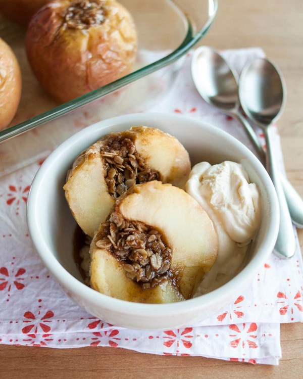 Oatmeal-brown sugar baked apples