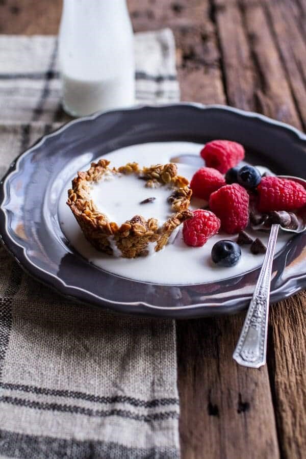 Oatmeal chocolate chip cookies 'n' milk breakfast cups