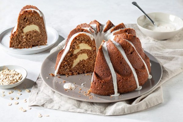 Oatmeal cream bundt cake