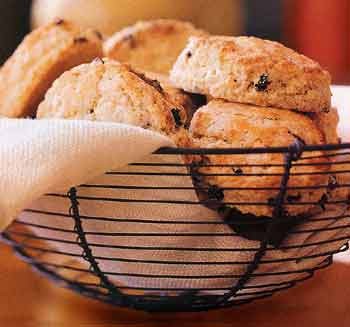 Oatmeal currant scones