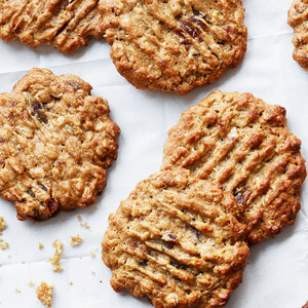 Oatmeal-peanut butter cookies with dates