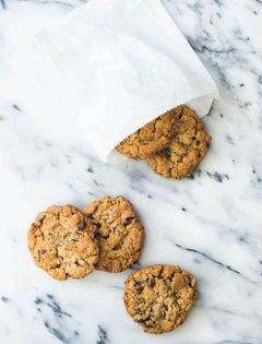 Oatmeal raisin cookies