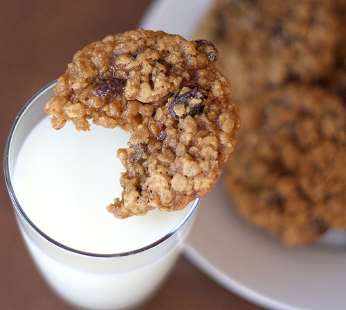 Oatmeal raisin cookies
