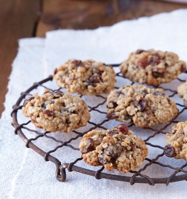 Oatmeal raisin cookies with plenty o'raisins