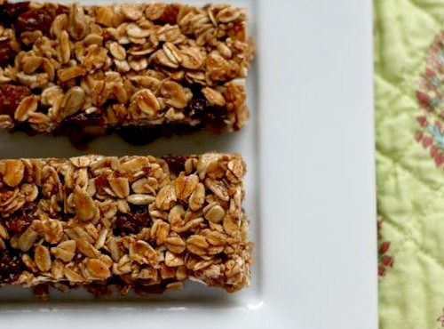 Oatmeal raisin granola bars
