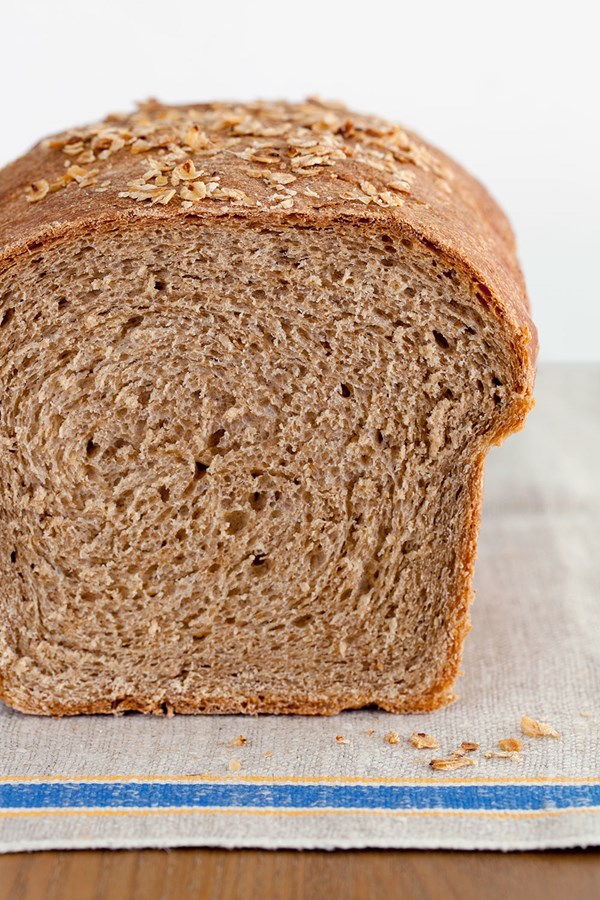 Oatmeal sandwich bread