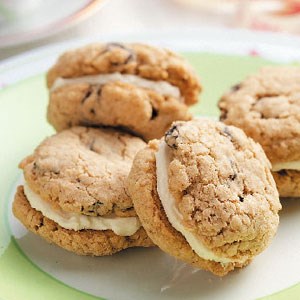 Oatmeal sandwich cremes