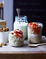 Oatmeal with strawberries, toasted walnuts and skyr
