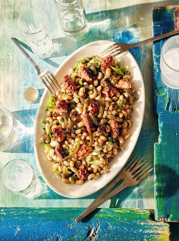 Octopus and black-eyed pea salad with capers (Chtapodi xidato me mavromatika)
