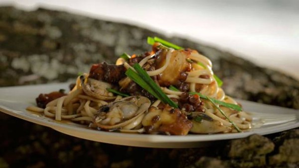 Octopus, surf clams and udon noodle salad