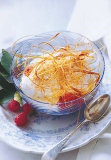 Oeufs à la neige with raspberries