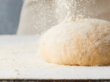 Oil-free pizza dough