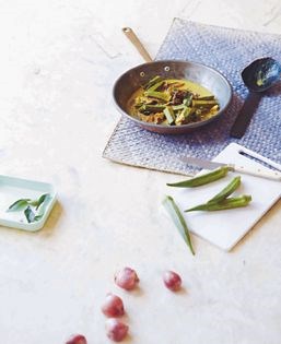 Oka and coconut milk curry (Vendikai paal kari)