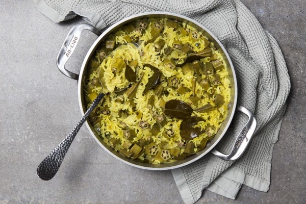 Okra pilaf with turmeric and curry leaves