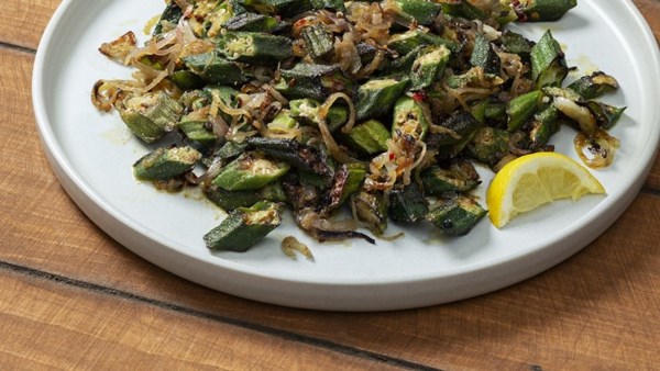 Okra with shallots (Bhuni bhindi)