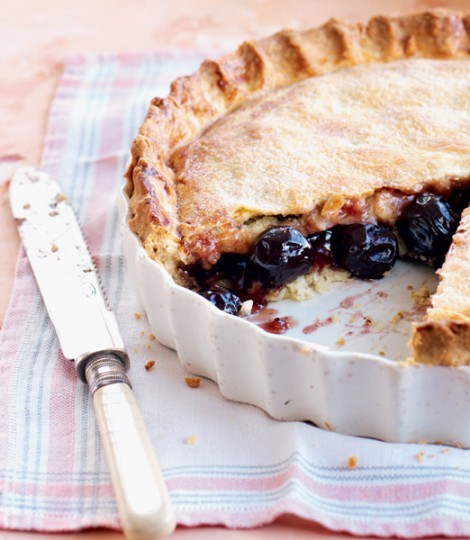 Old-fashioned cherry pie