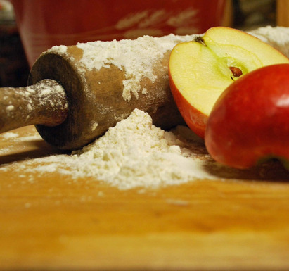 Old-fashioned deep dish apple pie