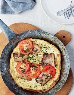 Old-fashioned egg cake with smoked bacon (Gammeldags æggekage)
