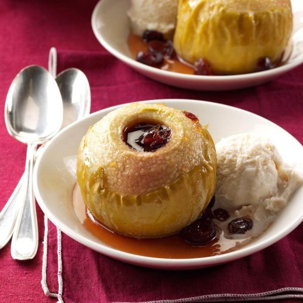 Old-fashioned honey baked apples