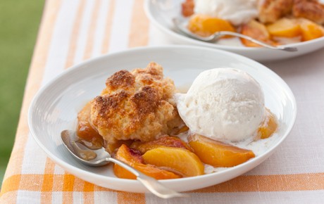 Old-fashioned peach cobbler