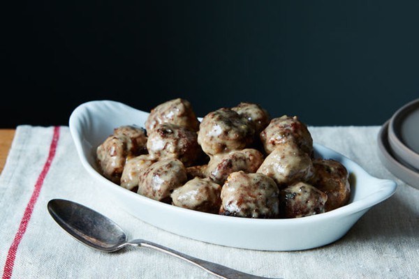 Old-school Swedish meatballs (with brown gravy)